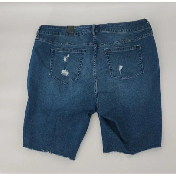 Torrid Distressed Raw Hem Bermuda Shorts Women's Size 18 Feel The Fit NWT - Picture 5 of 10
